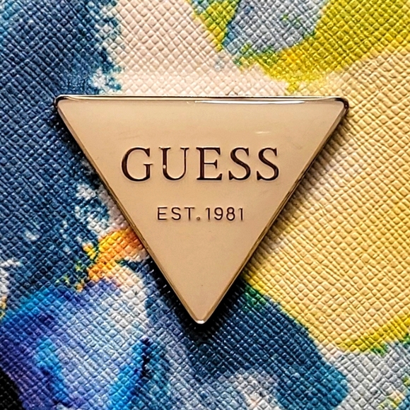 GUESS Wallet - Picture 2 of 4